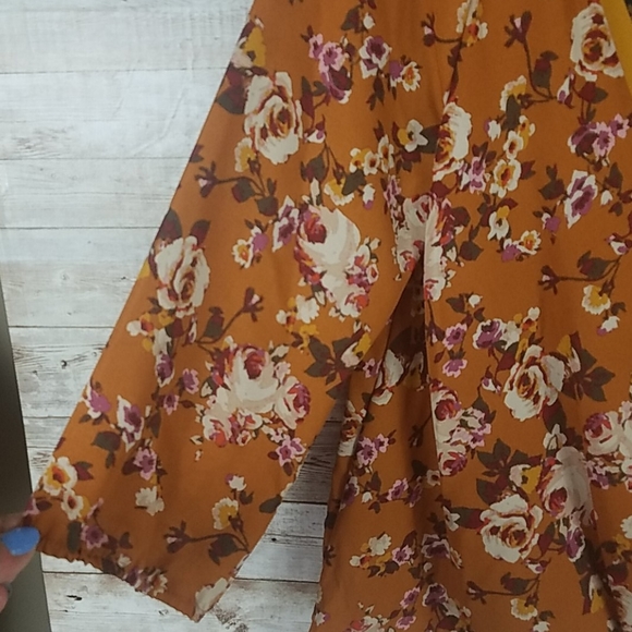 Zac & Rachel, Rust and black top, v-neck, petite - Picture 4 of 8